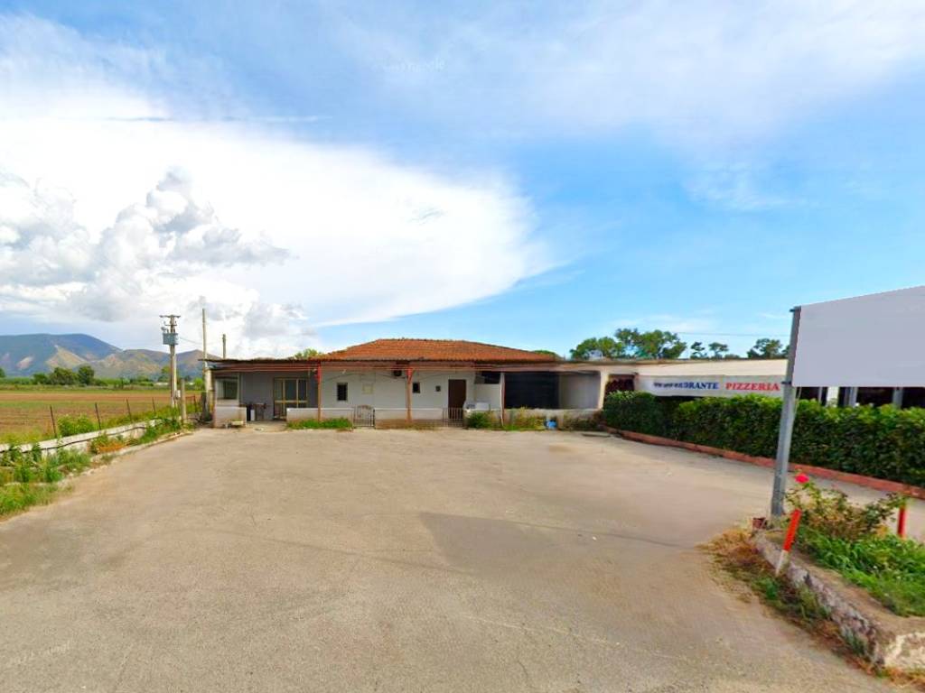 negozio in vendita a Cellole