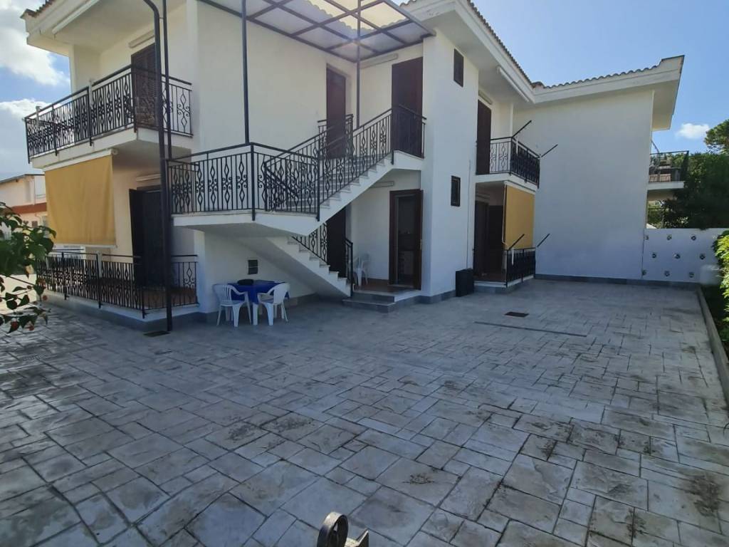 casa indipendente in vendita a Cellole