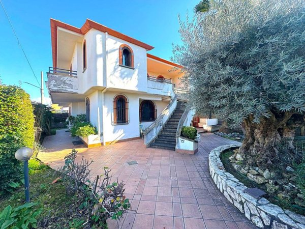 casa indipendente in vendita a Cellole