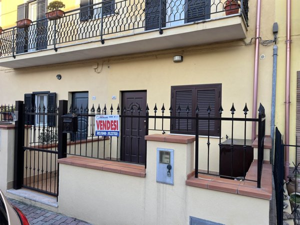 casa indipendente in vendita a Cellole