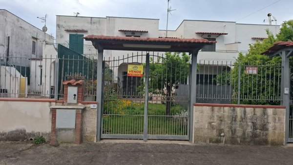 casa indipendente in vendita a Cellole in zona Baia Felice
