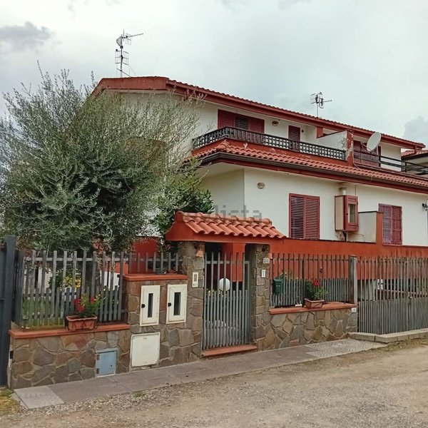 casa indipendente in vendita a Cellole