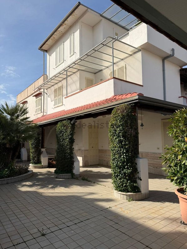 casa indipendente in vendita a Cellole in zona Baia Felice