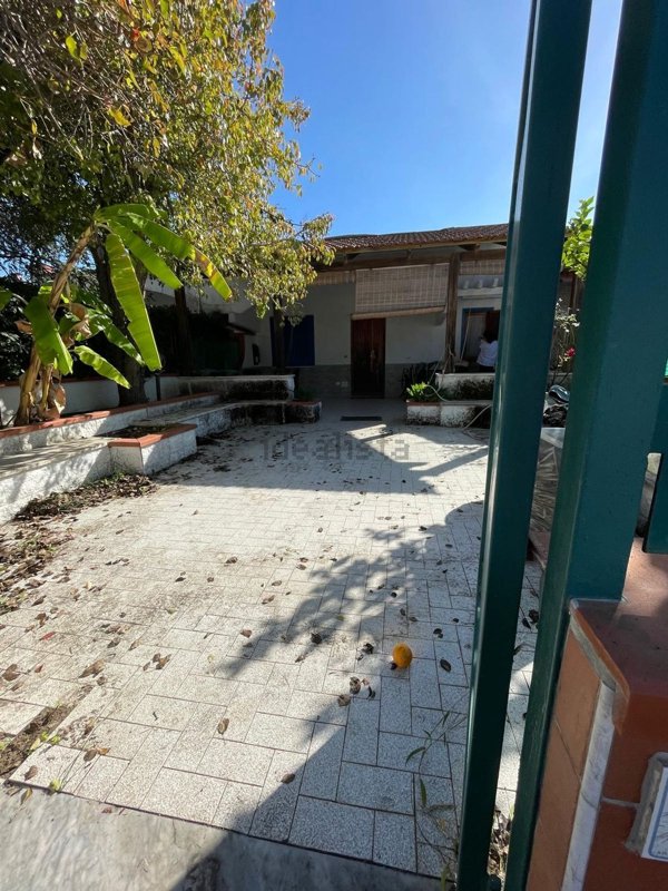 casa indipendente in vendita a Cellole in zona Baia Felice