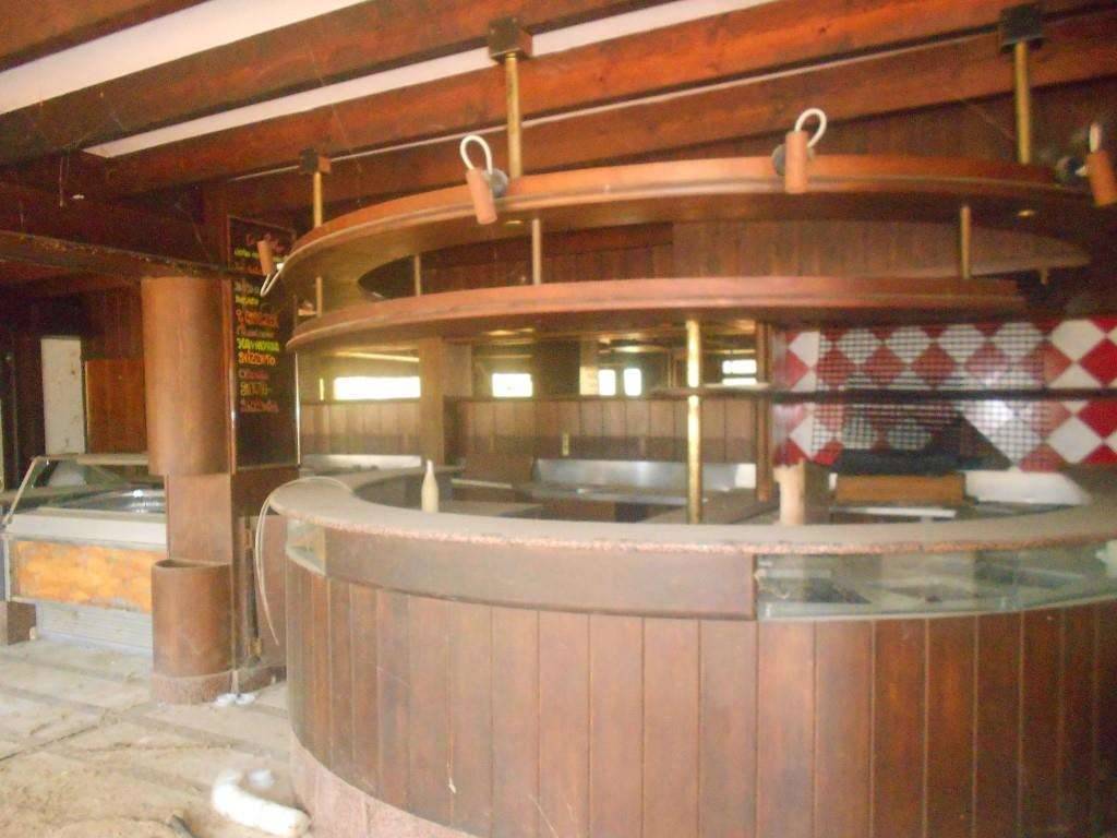 negozio in vendita a Cellole