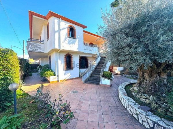 casa indipendente in vendita a Cellole