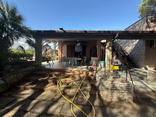 casa indipendente in vendita a Cellole