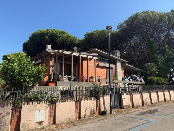 casa indipendente in vendita a Cellole