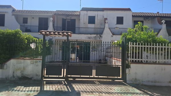 casa indipendente in vendita a Cellole in zona Baia Felice