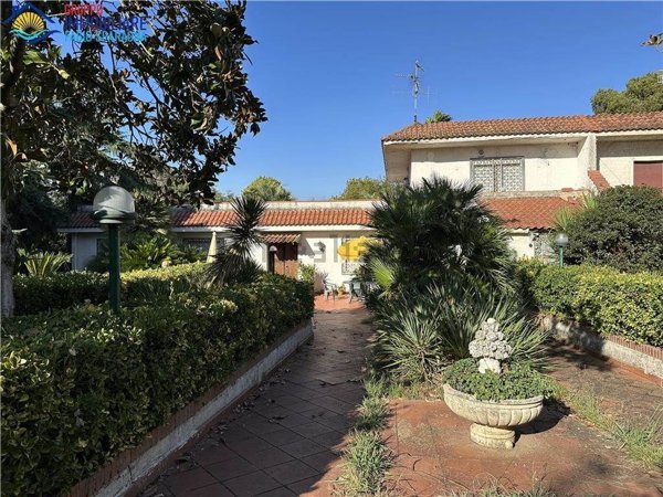casa indipendente in vendita a Cellole