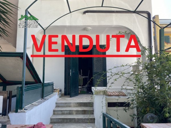 casa indipendente in vendita a Cellole in zona Baia Felice