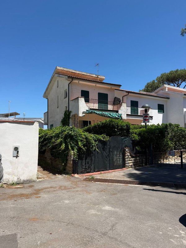 casa indipendente in vendita a Cellole