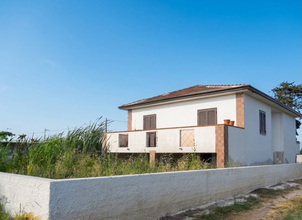casa indipendente in vendita a Cellole