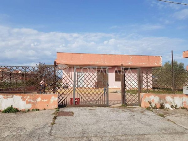 casa indipendente in vendita a Cellole