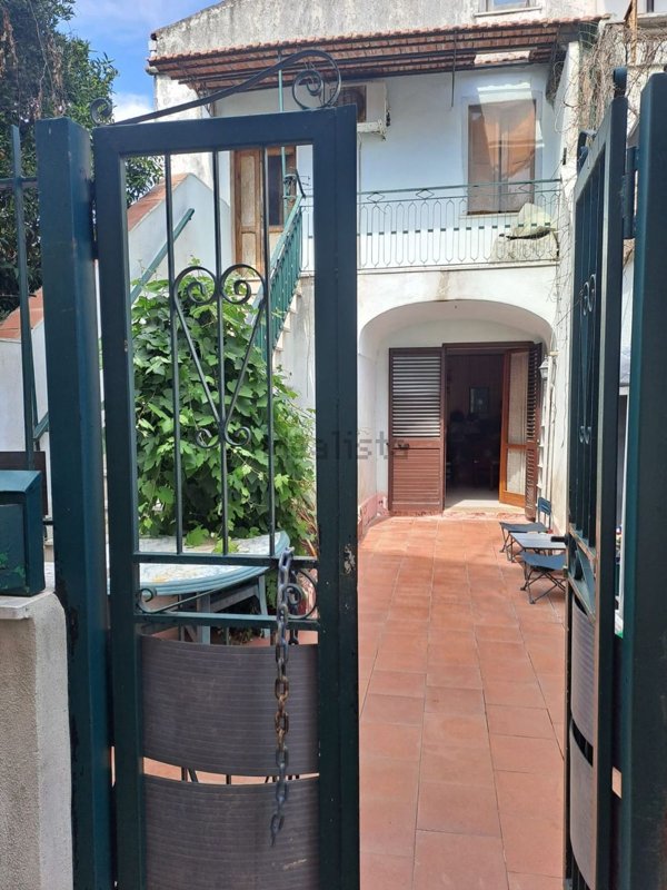 casa indipendente in vendita a Cellole
