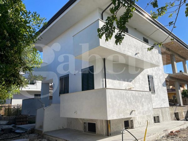 casa indipendente in vendita a Cellole