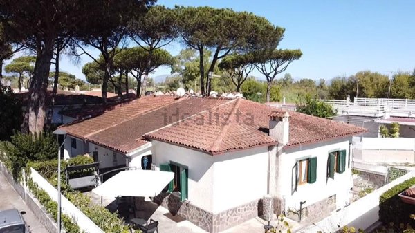 casa indipendente in vendita a Cellole
