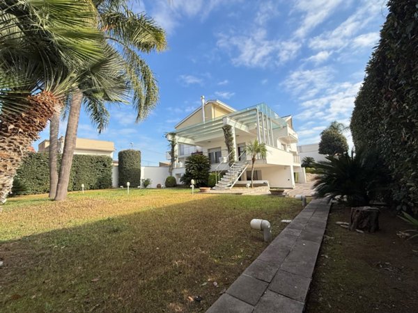 casa indipendente in vendita a Casapesenna