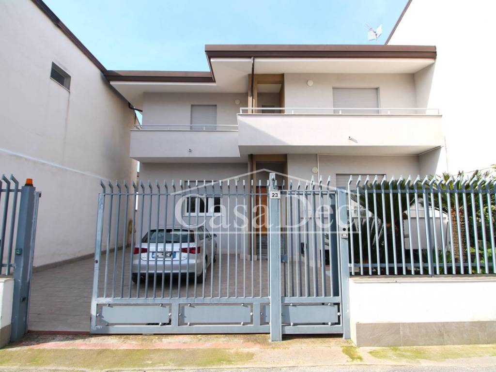 casa indipendente in vendita a Casapesenna