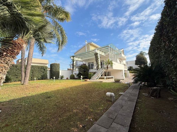 casa indipendente in vendita a Casapesenna