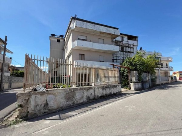 intera palazzina in vendita a Casapesenna