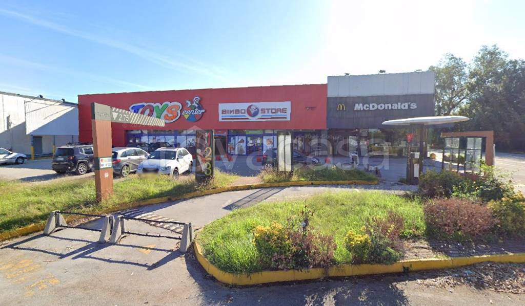 locale commerciale in vendita a San Marco Evangelista