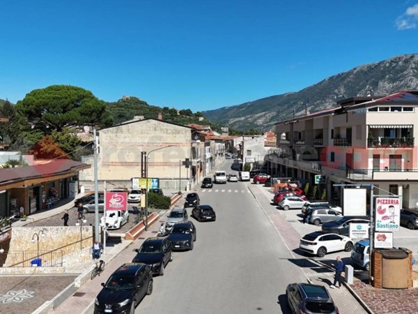 locale commerciale in vendita ad Airola