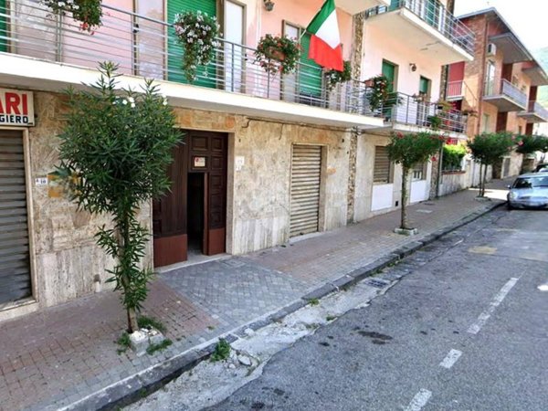 locale commerciale in vendita ad Airola