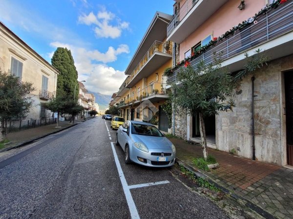 locale commerciale in vendita ad Airola