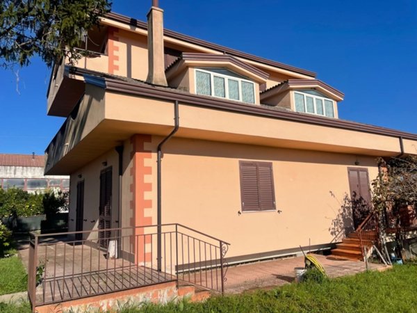 casa indipendente in vendita ad Amorosi