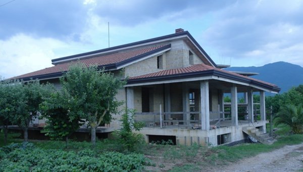negozio in vendita ad Amorosi