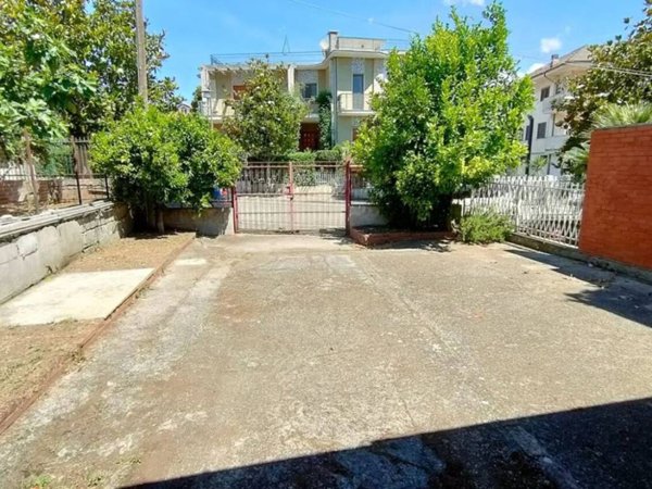 intera palazzina in vendita ad Amorosi