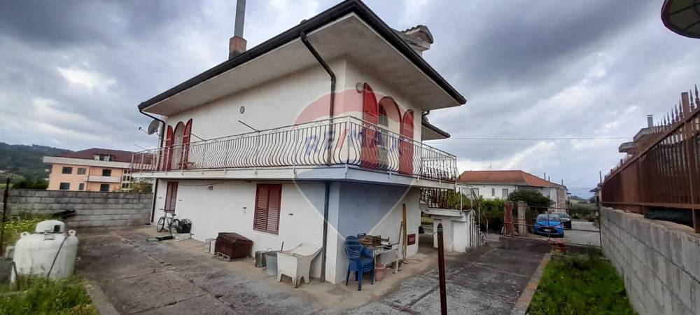 casa indipendente in vendita ad Amorosi