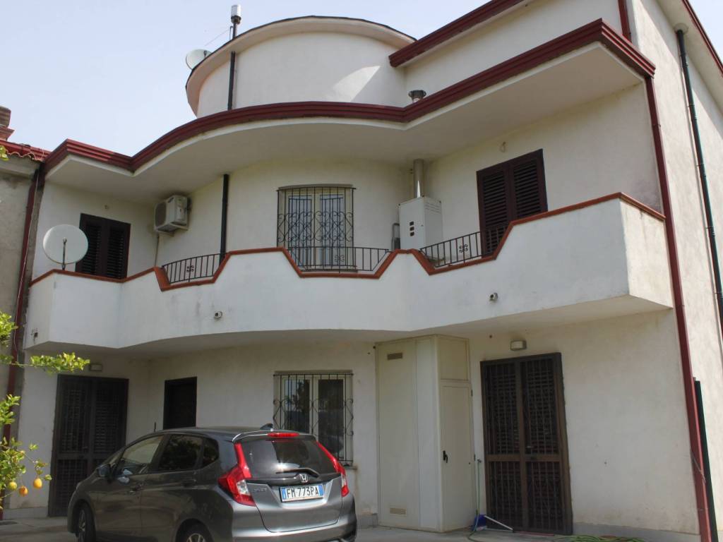 casa indipendente in vendita ad Amorosi