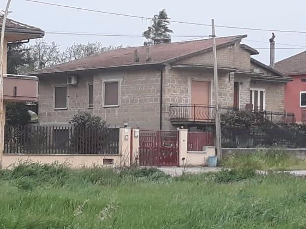 casa indipendente in vendita ad Amorosi
