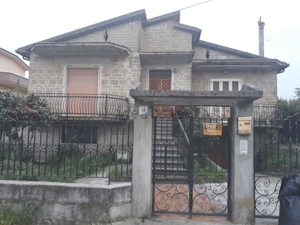 casa indipendente in vendita ad Amorosi