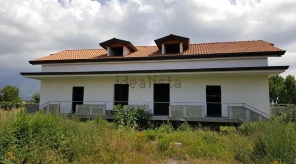 casa indipendente in vendita ad Amorosi