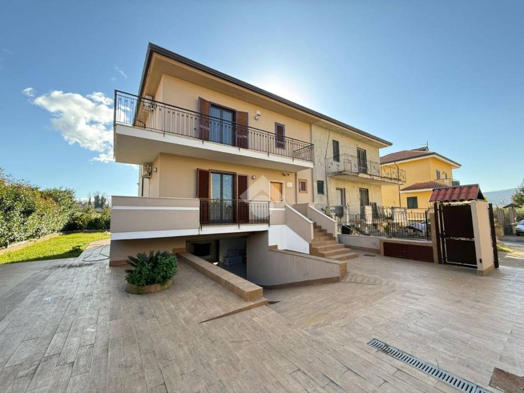 casa indipendente in vendita ad Amorosi