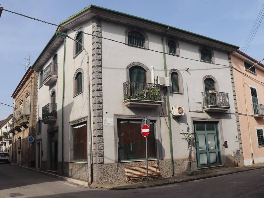 casa indipendente in vendita ad Amorosi