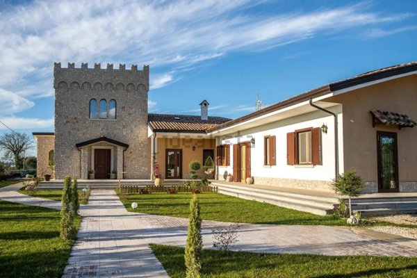 casa indipendente in vendita ad Amorosi