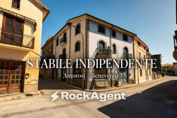 casa indipendente in vendita ad Amorosi in zona Stazione