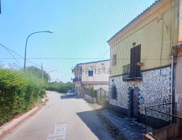 casa indipendente in vendita ad Amorosi