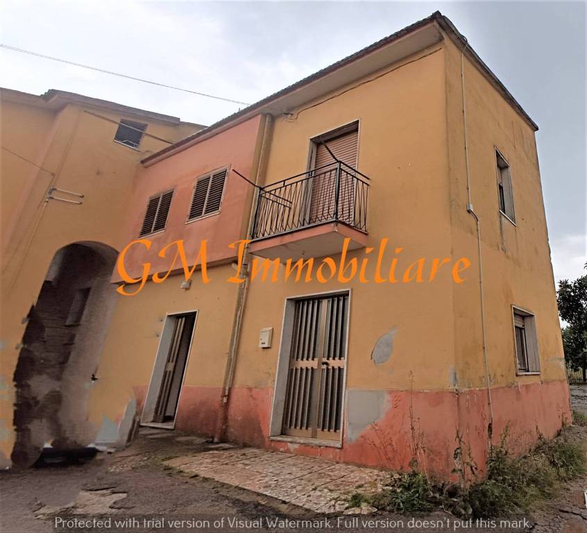 casa indipendente in vendita ad Amorosi