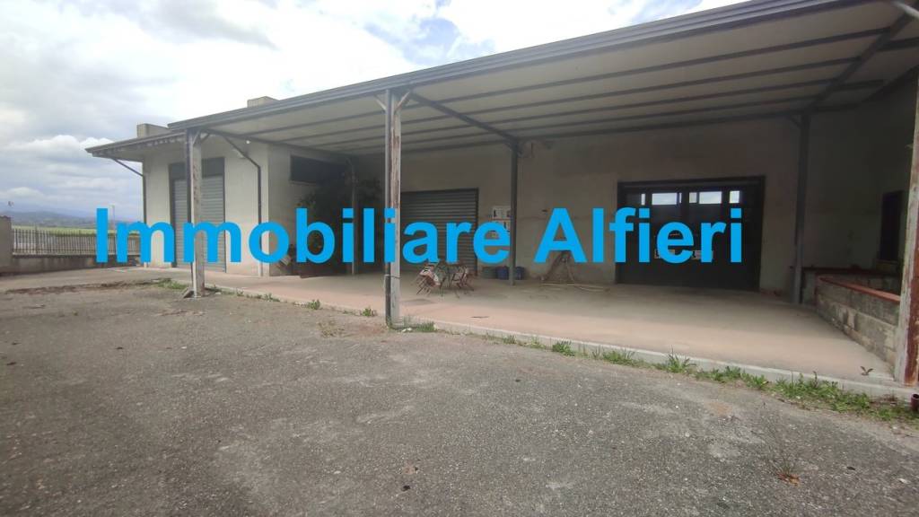 locale commerciale in vendita ad Apice