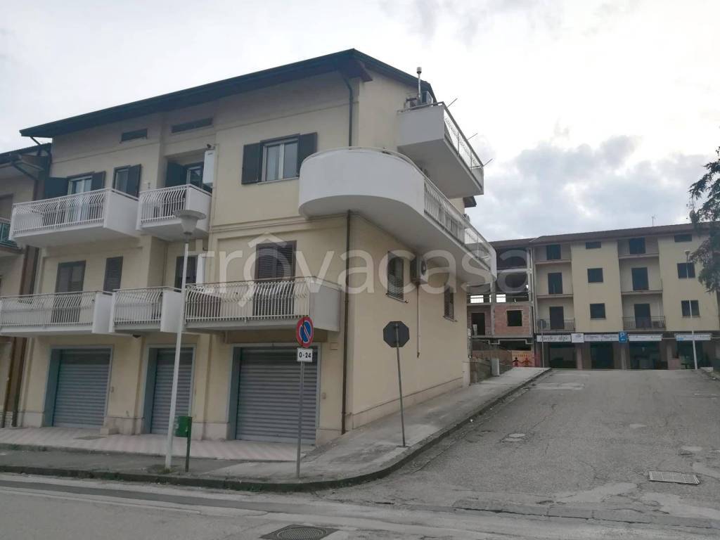 locale commerciale in vendita ad Apice