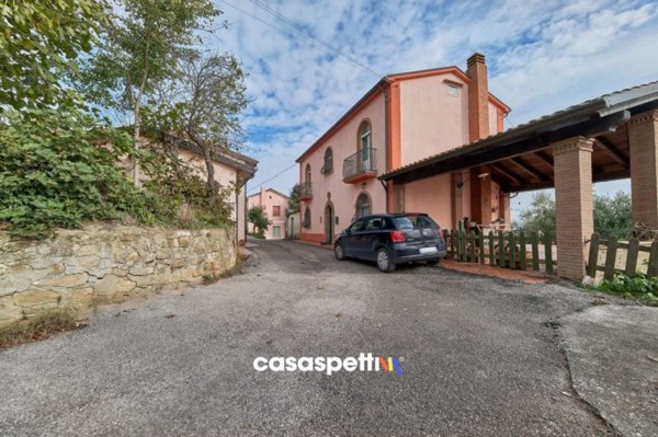 casa indipendente in vendita ad Apice in zona Cupazzo