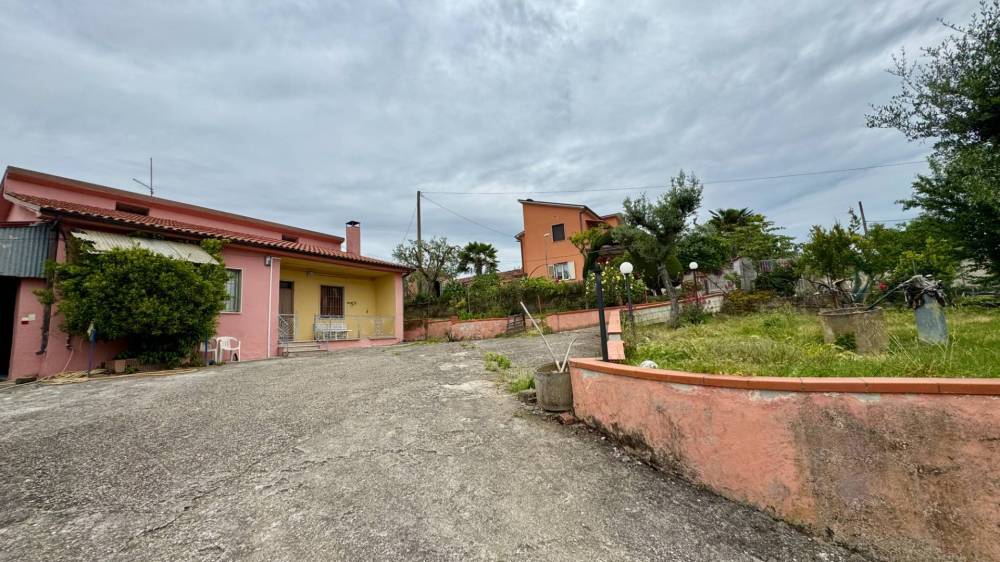 casa indipendente in vendita ad Apice in zona Calvano