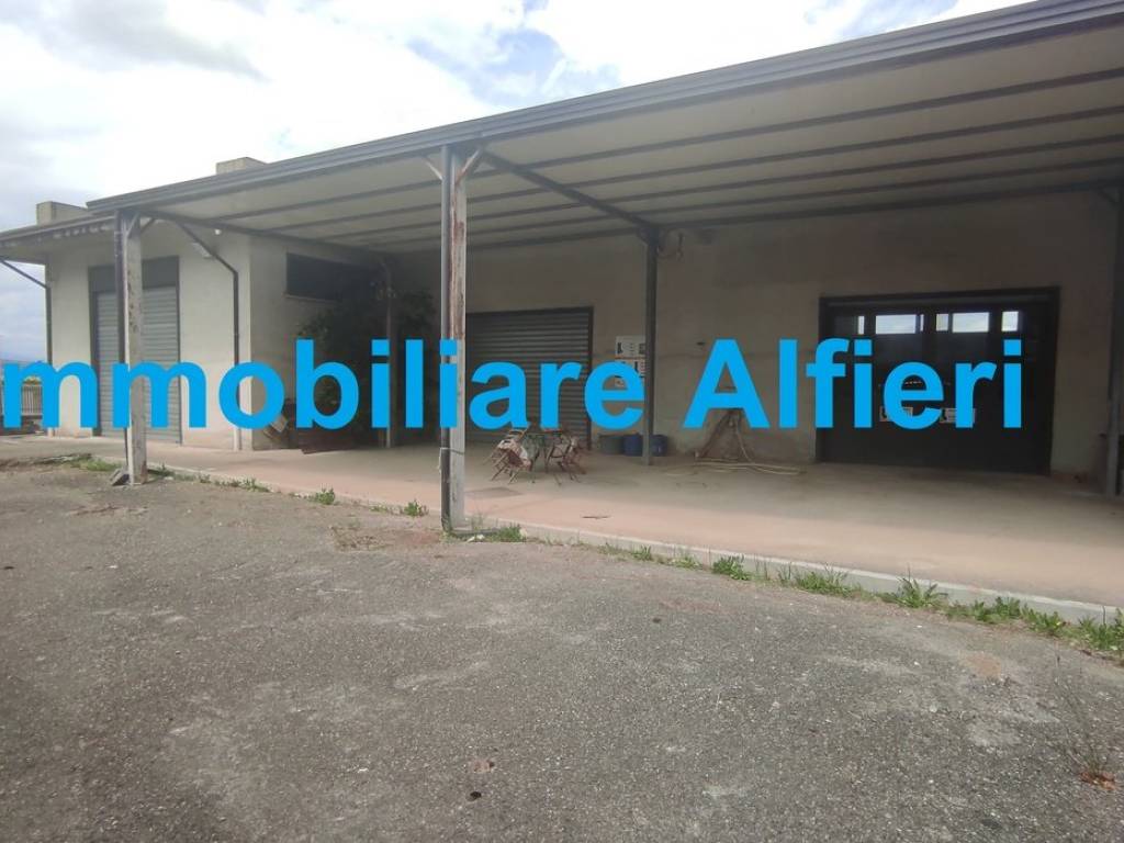 locale commerciale in vendita ad Apice