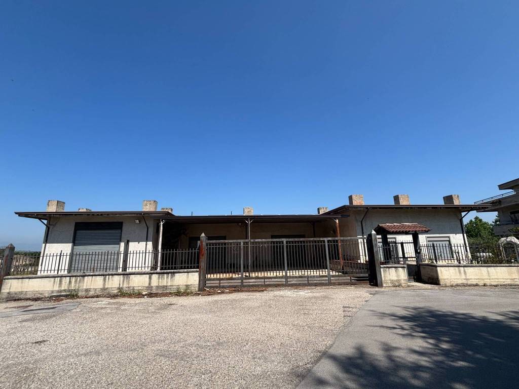 locale commerciale in vendita ad Apice in zona San Donato