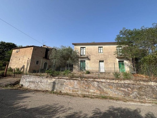 casa indipendente in vendita ad Apice in zona Calvano